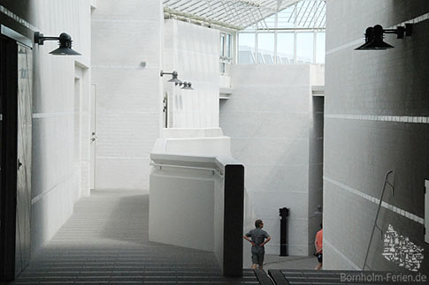 Hell und modern im Inneren - Bornholms Kunstmuseum, Dänemark