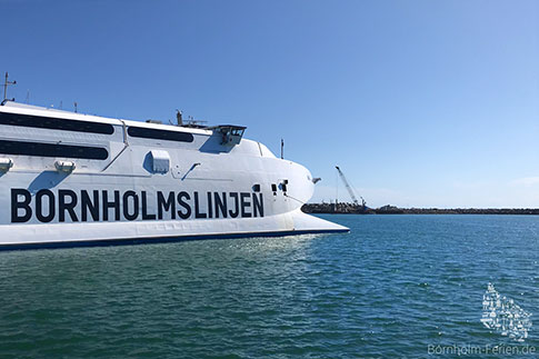 Faehre von Bornholmslinjen im Hafen von Roenne, Insel Bornholm, Daenemark