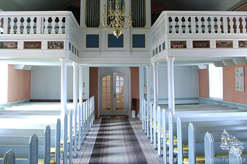 Innenraum, Kirche, Allinge Kirk, Leuchter, Orgel, Insel Bornholm, Daenemark