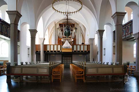 Der Innenraum der Nikolai Kirche in Rønne, Bornholm, Dänemark