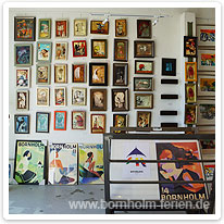 Arbeiten unterschiedlicher Künstler an den Wänden der ART BOX Bornholm Arbeiten unterschiedlicher Künstler an den Wänden der ART BOX Bornholm