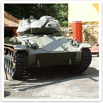 Panzer im Außenbereich des Museums Panzer im Außenbereich von Bornholms Verteidigungsmuseum