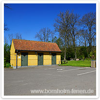 Der Parkplatz der Paradisbakkerne mit Toiletten am Klintebyvejen Der Parkplatz der Paradisbakkerne mit Toiletten am Klintebyvejen