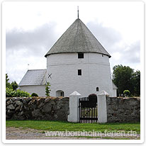 Eingang zum Friedhof friedhof, rundkirche, nylars, bornholm
