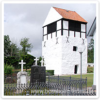 Der Glockenturm der Rundkirche in Nylars glockenturm, rundkirche, nylars, bornholm