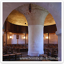 Der Innenraum der Olskirke Der Innenraum der Olsker Rundkirche auf Bornholm