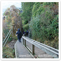 Steiler Abstieg zum Strand und den Höhlen treppe, jons kapel, bornholm