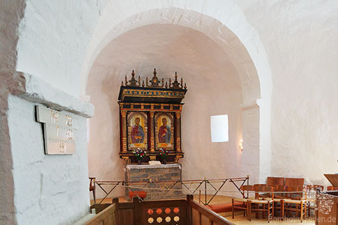 Altar, Innenraum, Osterlars Rundkirche, Insel Bornholm, Daenemark