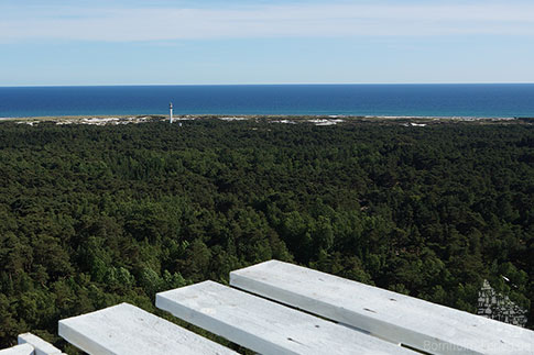 Blick vom Aussichtsturm Bornholmer Tårnet auf Dueodde mit Leuchtturm und Strand