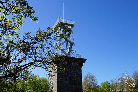 Der Aussichtsturm Kongemindet auf dem Rytterknægten, Bornholm