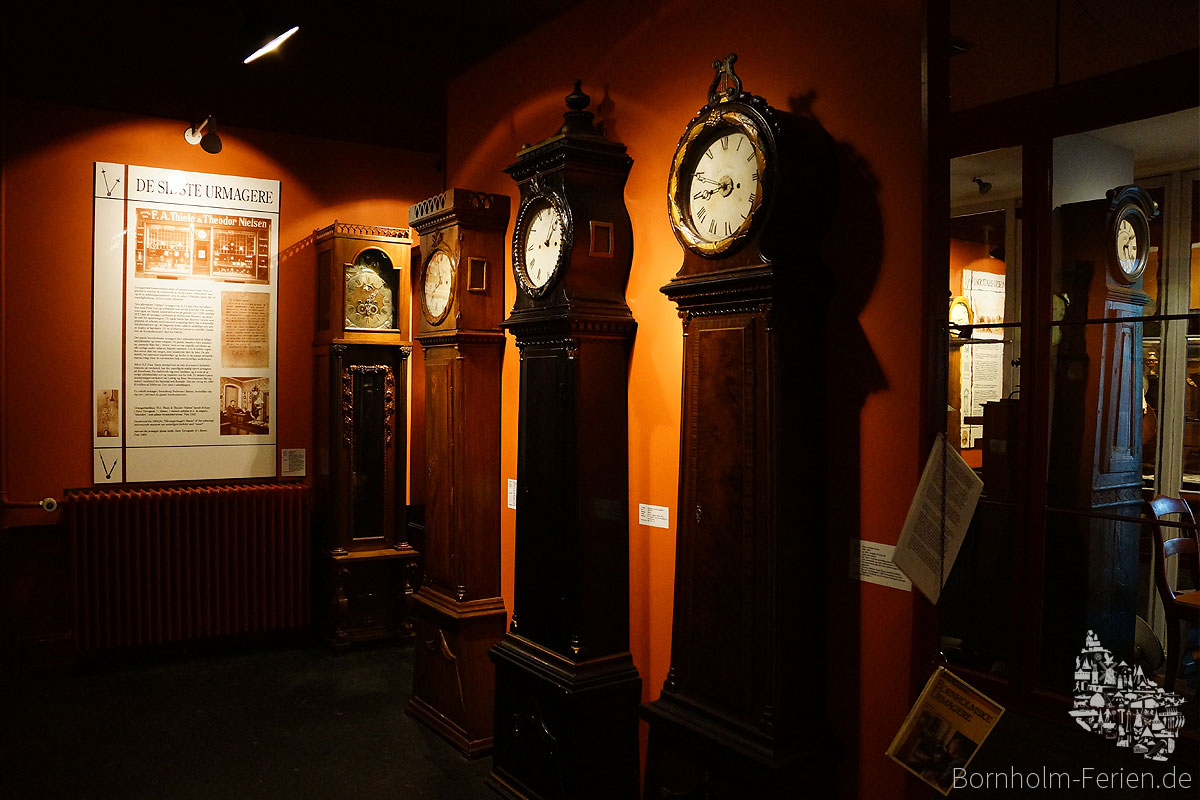 Ausstellung der Bornholmer Standuhren im Kulturhistorischen Museum in Rønne