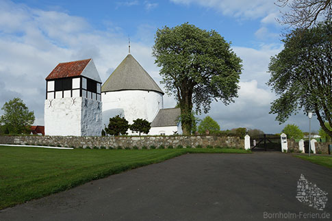 Haupteingang der Rundkirche von Nylars, Bornholm, Dänemark