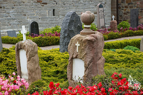 Friedhof, Kirche, Aa Kirke, Aakirkeby, Insel Bornholm, Daenemark