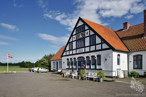 Fachwerkhaus von Fru Petersens Cafe, Oestermarie, Insel Bornholm, Daenemark