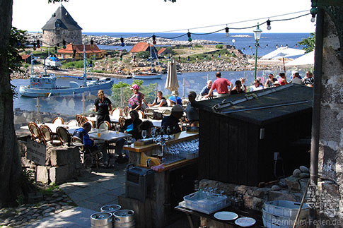 Die Terrasse des Restaurants des Christiansø Kro, Bornholm, Dänemark