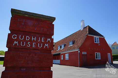 Das Gudhjem Museum - Im ehemaligen Bahnhofsgebaeude von Gudhjem, Insel Bornholm, Daenemark