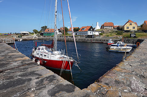 Der kleine Nordhafen Gudhjem Norresand, Insel Bornholm, Daenemark