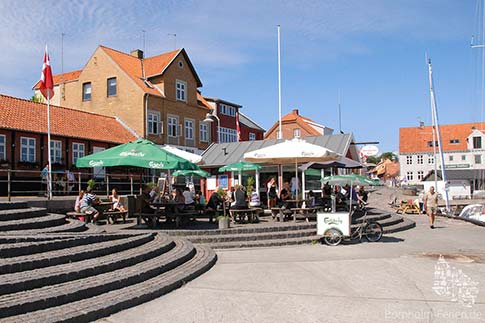 Der Hafengrill-Imbiss am Hafen von Allinge, Insel Bornholm, Daenemark