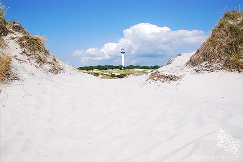 Leuchtturm Dueodde Fyr zwischen den Dünen von Dueodde, Bornholm