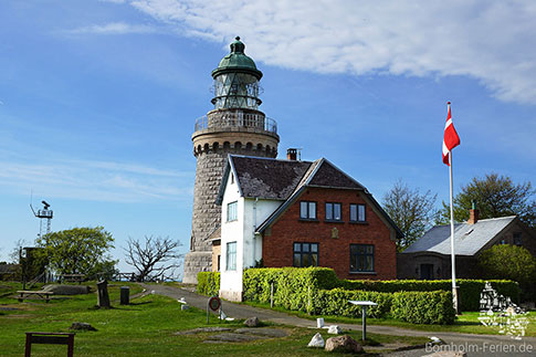 Leuchtturm Hammerfyr mit Dannebrog, Insel Bornholm, Daenemark