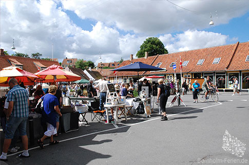Markttag auf dem Svaneke Torv, Svaneke, Insel Bornholm, Daenemark