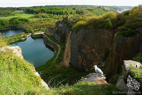 Blick in den Opalsee-Steinbruch auf Bornholm