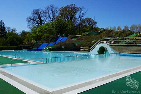 Das große Schwimmbecken im Brændesgårdshaven - Bornholms Freizeitpark