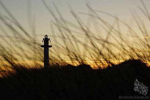 Sonnenuntergang in den Duenen am Leuchtturm Dueodde Fyr, Insel Bornholm, Daenemark