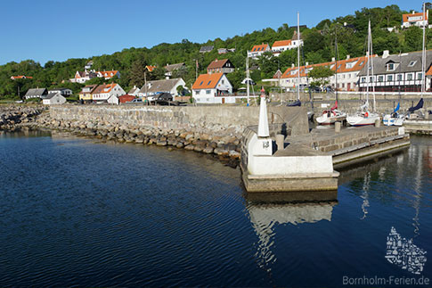 Blick ueber den Hafen auf Vang, Insel Bornholm, Daenemark