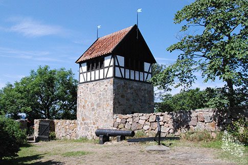 Alter Wachturm und Kanone der Festung von Christiansø, Bornholm, Dänemark