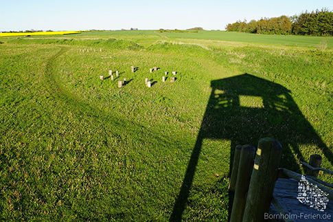 Die Wallanlage Rispebjerg bei Pedersker - Zeuge aus der Steinzeit, Insel Bornholm, Daenemark